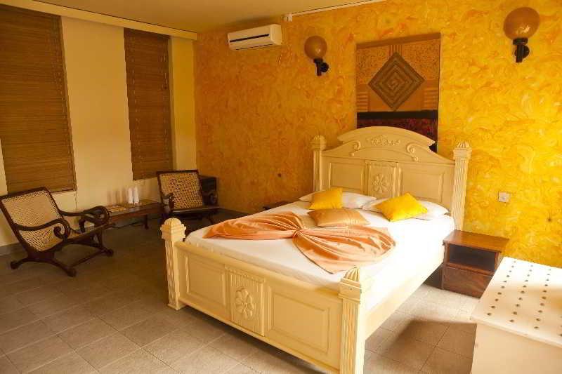 Yoho Rivi Ras Hotel Дехивала-Маунт-Лавиния Экстерьер фото